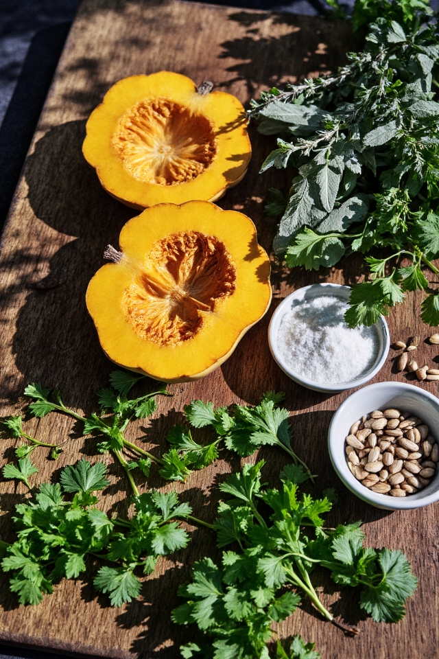 herbs enhancing acorn squash