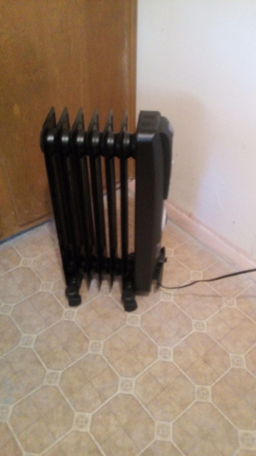 De'Longhi Oil filled Radiator Heater, 1500W Electric Space Heater for indoor use, portable room heater, Energy Saving, full room like office and bedroom with safety features, EW7707CM Customer Review De'Longhi Oil filled Radiator Heater, 1500W Electric Space Heater for indoor use, portable room heater, Energy Saving, full room like office and bedroom with safety features, EW7707CM - Customer Photo 4