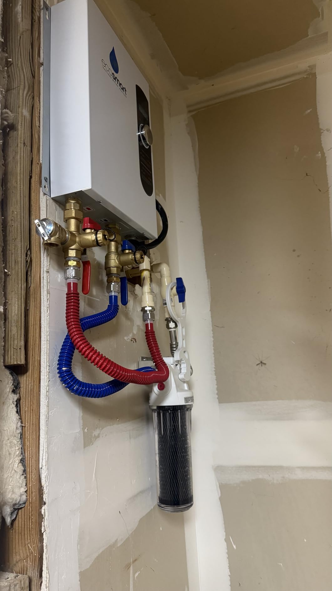 EcoSmart ECO 18 Electric Tankless Water Heater, 18 KW at 240 Volts with Patented Self Modulating Technology , 17 x 14 x 3.5, White Customer Review EcoSmart ECO 18 Electric Tankless Water Heater, 18 KW at 240 Volts with Patented Self Modulating Technology , 17 x 14 x 3.5, White - Customer Photo 5