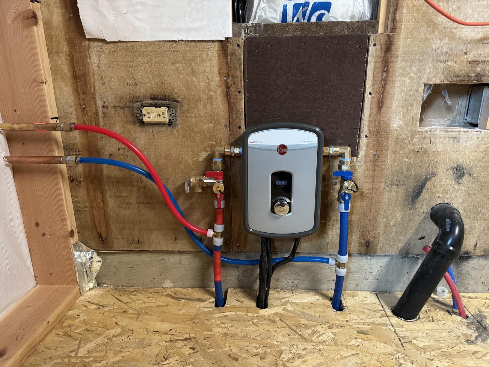 Rheem 240V Heating Chamber RTEX-13 Residential Tankless Water Heater, GRAY Customer Review Rheem 240V Heating Chamber RTEX-13 Residential Tankless Water Heater, GRAY - Customer Photo 2