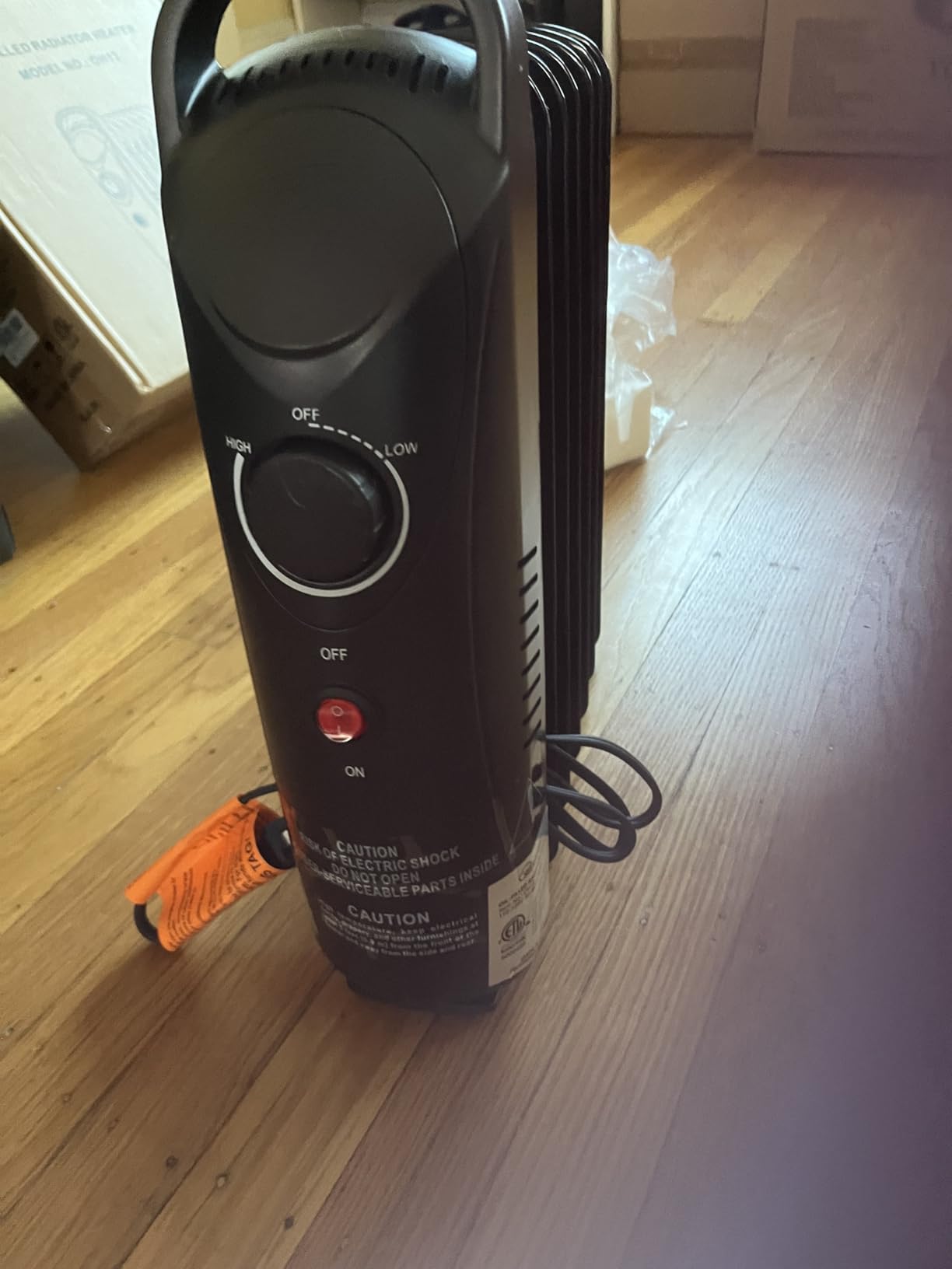 Air Choice Oil Heaters for Indoor Use, 700W Radiator Heater, Overheat Protection, Silent Operation, Adjustable Thermostat with 2 Heat Settings, Compact Electric Heater for Bedroom Office Desk, White Customer Review Air Choice Oil Heaters for Indoor Use, 700W Radiator Heater, Overheat Protection, Silent Operation, Adjustable Thermostat with 2 Heat Settings, Compact Electric Heater for Bedroom Office Desk, White - Customer Photo 2