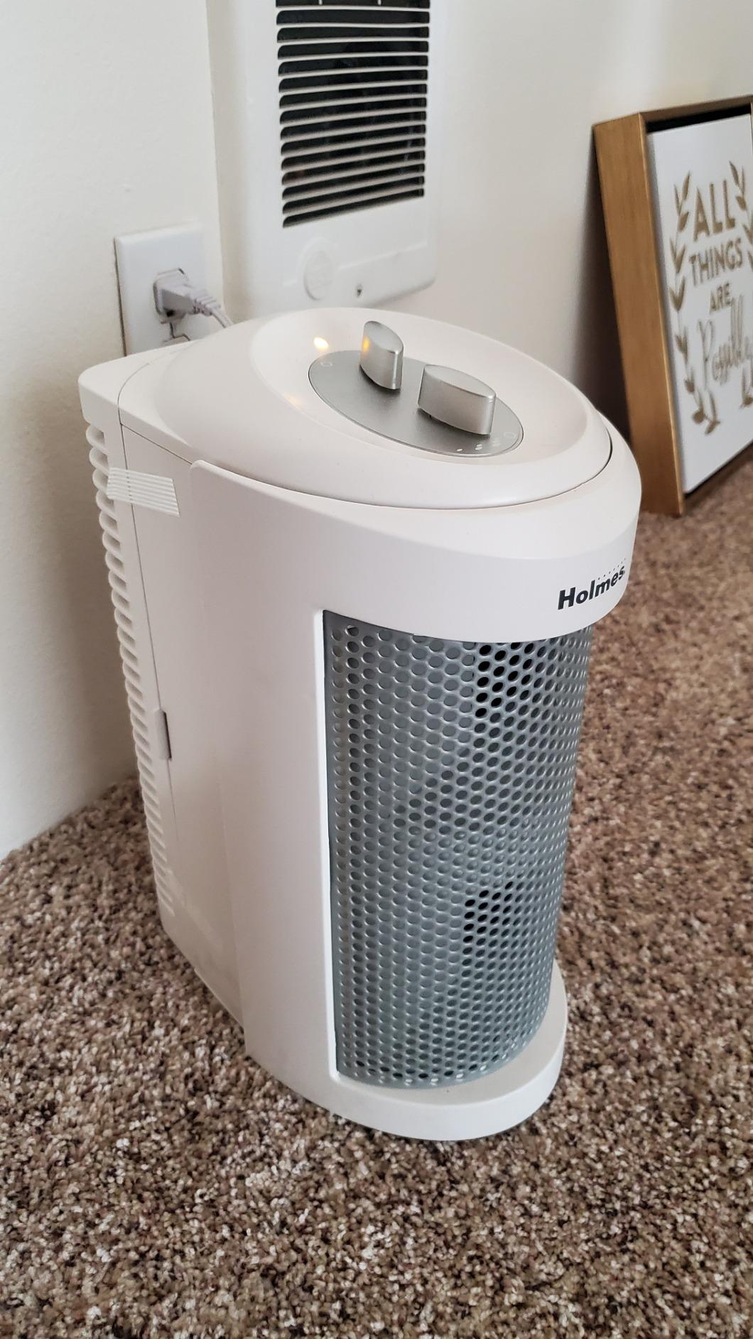Holmes True HEPA Allergen Remover Mini Tower Air Purifier with Optional Ionizer | Small Space Air Purifier, White (HAP706-NU-1) - Customer Photo 1