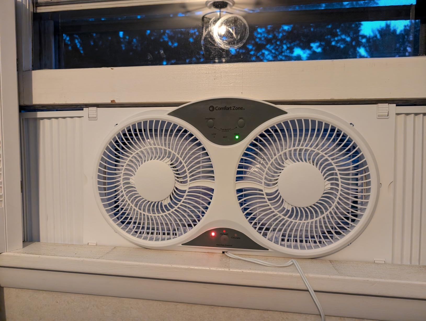 Comfort Zone Twin Window Fan with Reversible Airflow Control, 9 inch, Auto-Locking Expanders, 2 Speed Fan, Dual Fan, Exhaust, Airflow 9.84 ft/sec, Ideal for Home, Kitchen, Bedroom & Office, CZ319WT - Customer Photo 2