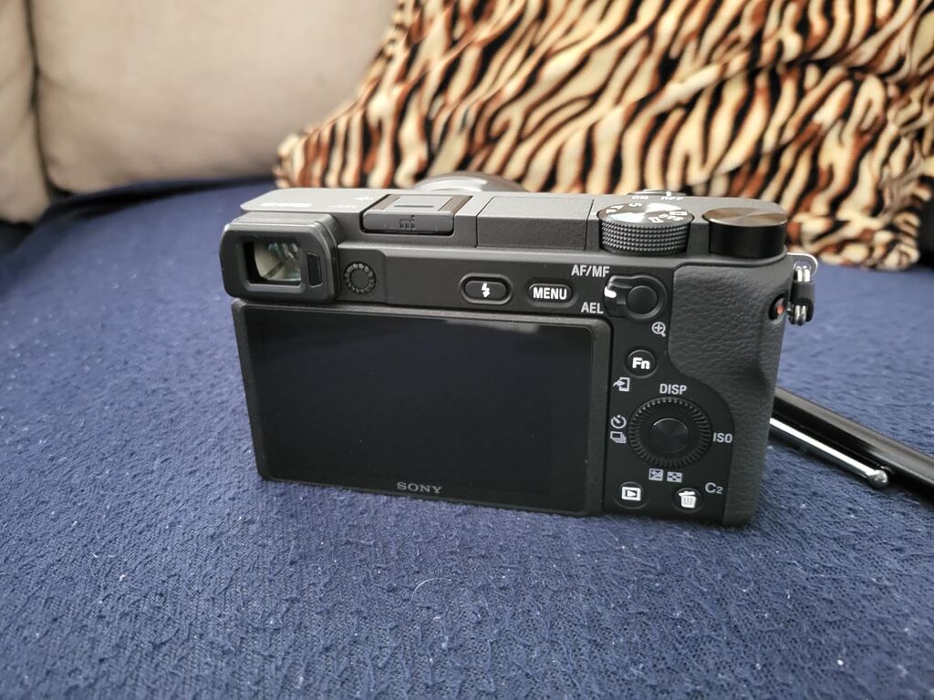 Sony Alpha a6400 Mirrorless Camera with Real-Time Eye Auto Focus, 4K Video, Flip Screen & 16-50mm Lens - ILCE-6400L/B customer photo 2