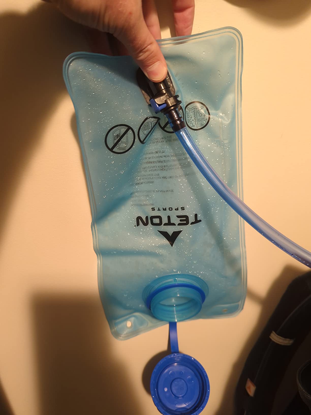 Teton Oasis/Trailrunner Hydration Backpack – Lightweight Water Pack with 2L/3L Bladder for Hiking, Running, Cycling, Biking – 2L/18L/22L Sizes – Sewn-in Rain Cover – Fits Men and Women Customer Review Teton Oasis/Trailrunner Hydration Backpack – Lightweight Water Pack with 2L/3L Bladder for Hiking, Running, Cycling, Biking – 2L/18L/22L Sizes – Sewn-in Rain Cover – Fits Men and Women - Customer Photo 2