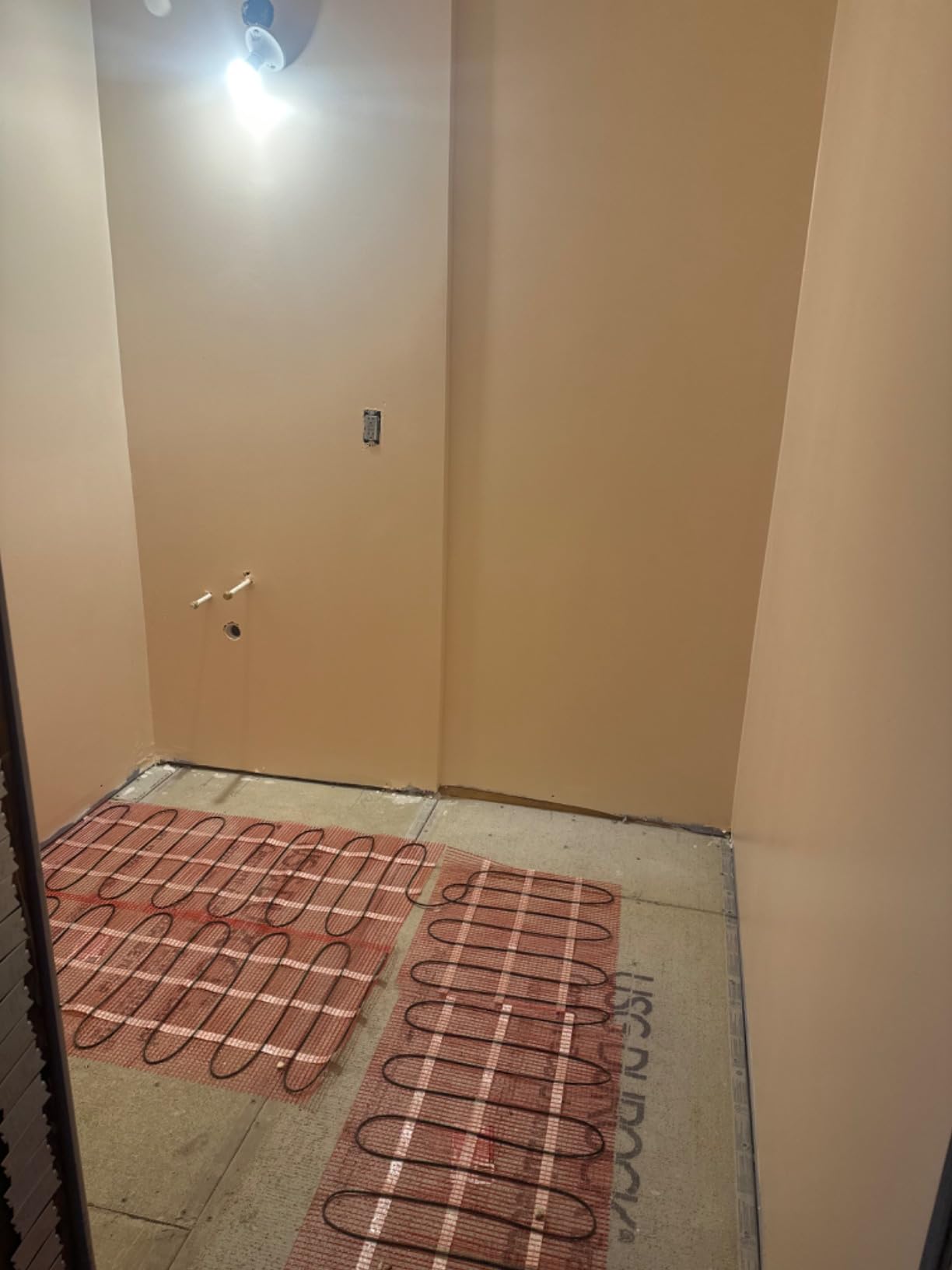 VEVOR Floor Heating Mat, 20 Sq. ft, Electric Radiant in-Floor Heated Warm System with Digital Floor Sensing Thermostat, Includes Installation Monitor, Adhesive Back for Easy Installation on The Floor - Customer Photo 2