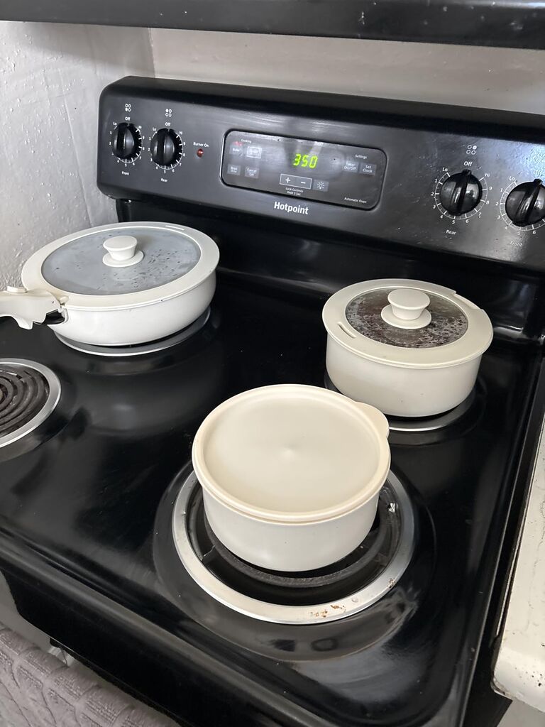 Ceramic Nonstick Cookware Set, Healthy, Non Toxic, 17-Pieces Pots and Pans Set Removable Handles, Induction RV Kitchen Set, Dishwasher/Oven Safe, PFAS/PFOA Free, Cream White customer photo 1