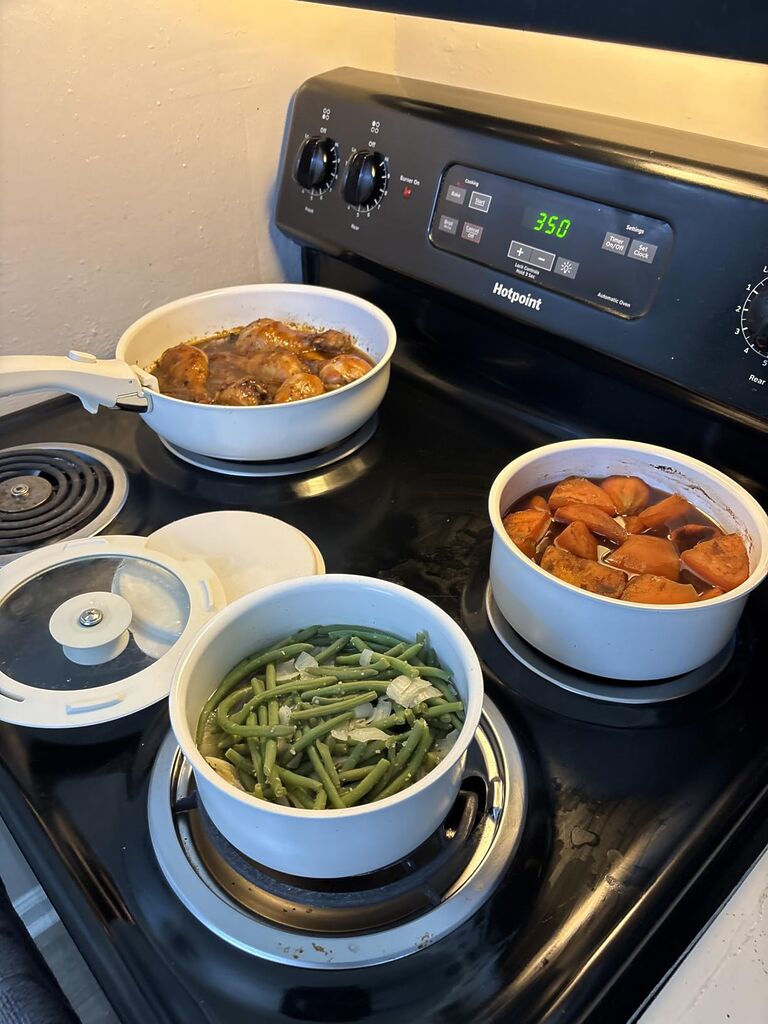 Ceramic Nonstick Cookware Set, Healthy, Non Toxic, 17-Pieces Pots and Pans Set Removable Handles, Induction RV Kitchen Set, Dishwasher/Oven Safe, PFAS/PFOA Free, Cream White customer photo 2