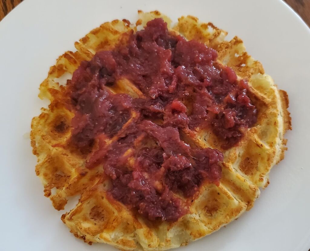 bella Flip-n-Store Waffle Maker with EverGood Ceramic Nonstick Coating, Fits-anywhere Kitchenware, Power Indicator Light, Cool Touch Handle & Cord Wrap, 7