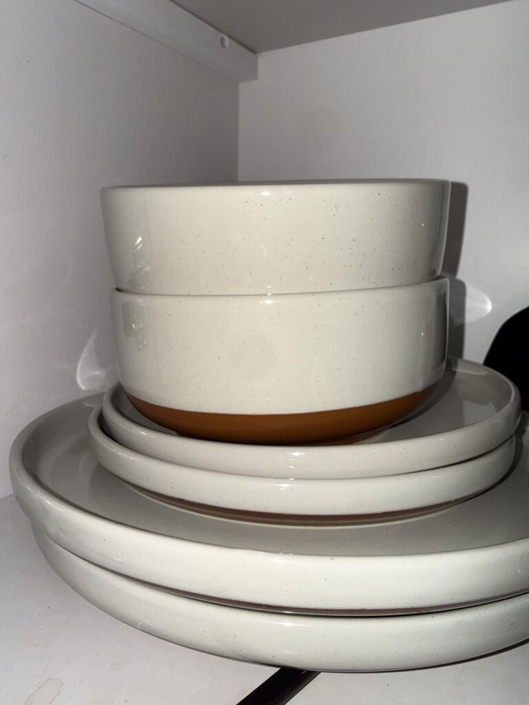 MALACASA Plates and Bowls Sets, 12 Pieces Modern Stoneware Dinnerware Set for 4 Kitchen Dinner Set Ceramic Dishware Dishes Set Microwave and Dishwasher Safe, White, Series TARA customer photo 1