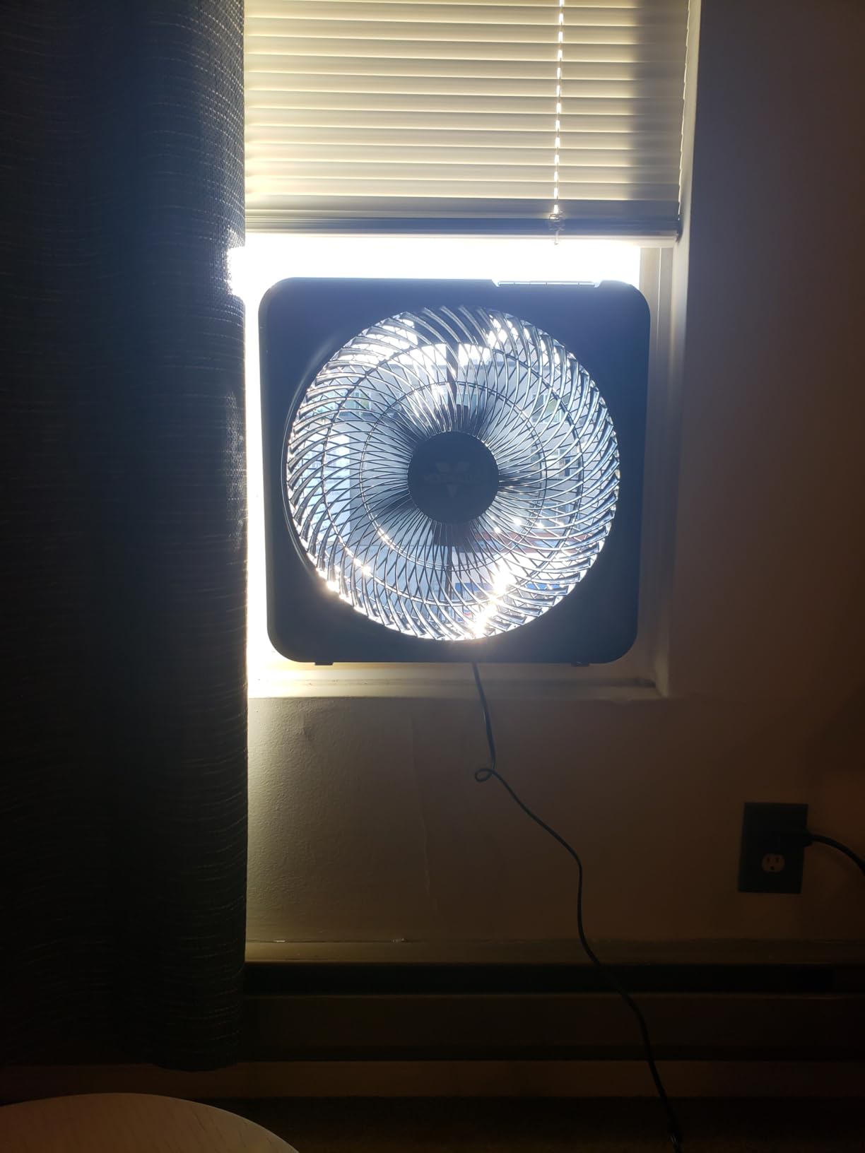 Vornado Model 80 High Velocity Electric Box Fan with Removable Grille, 5 Speed Settings, Powerful Airflow, Whole Room Air Circulation, Targeted Cooling, Cord Storage, Durable Floor Fan, Ice White - Customer Photo 2