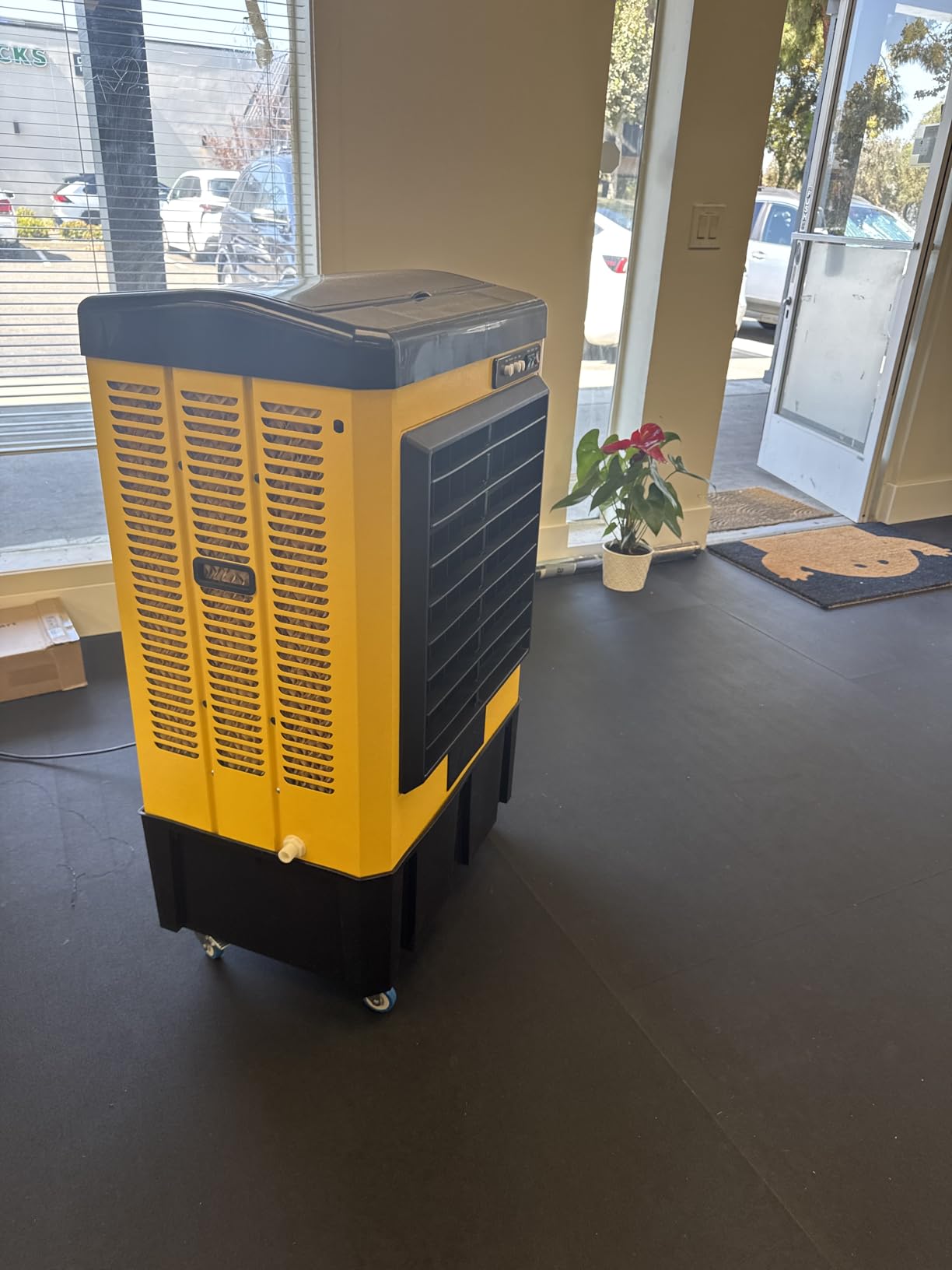 AKIRES 6500CFM Swamp Coolers,Evaporative Air Cooler for 1600Sq.ft of Space,with Continuous Auto Fill,19-Gal Water Tank,120°Oscillation,5 Ice Packs,Cooling Fan for Outdoor,Indoor Yellow(48IN) - Customer Photo 2