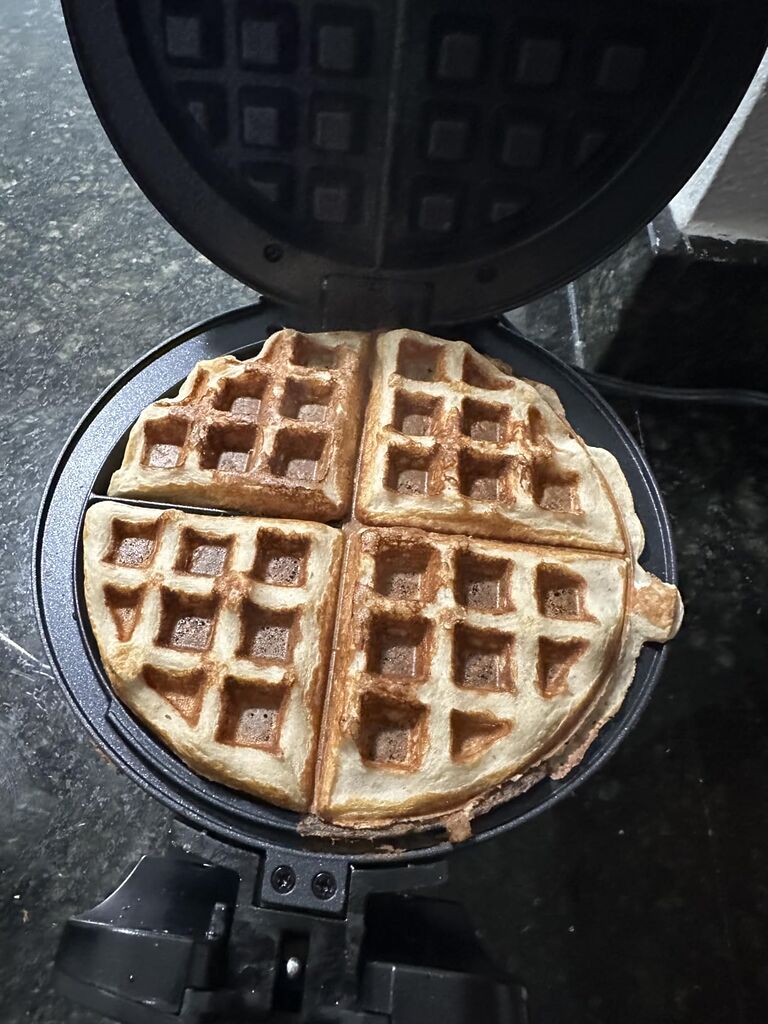 bella Classic Rotating Belgian Waffle Maker with Nonstick Plates, Removable Drip Tray, Adjustable Browning Control and Cool Touch Handles, Stainless Steel customer photo 2
