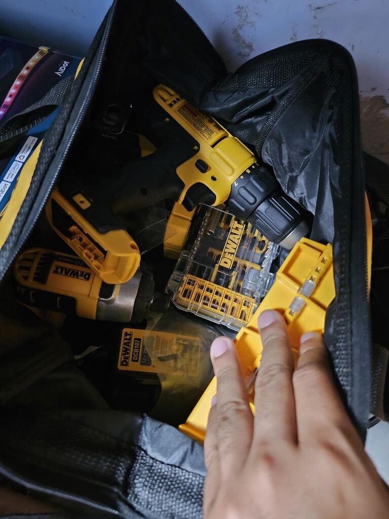 DEWALT 20V MAX Cordless Drill and Impact Driver, Power Tool Combo Kit, Includes 2 Batteries, Charger and Bag (DCK240C2) customer photo 2