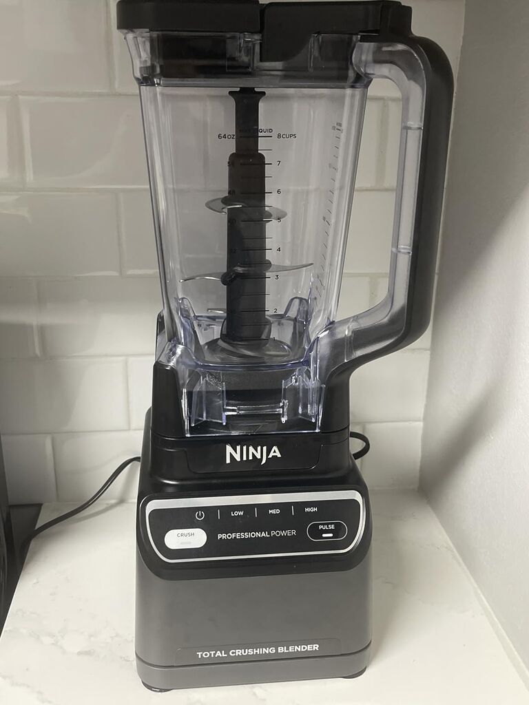 Ninja Professional Blender 1000W, Total Crushing Technology- Smoothies, Ice Crushing & Frozen Fruit, Full-Size Countertop Blender, 72-oz. Pitcher, Black & Grey, BL610 customer photo 1
