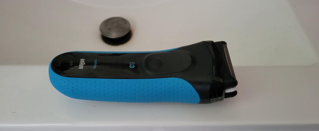 Braun Electric Series 3 Razor with Precision Trimmer, Rechargeable, Wet & Dry Foil Shaver for Men, 45 Minute Runtime, MicroComb and Long Hair Trimmer, Protects Skin from Nicks & Cuts, 4 Piece customer photo 2