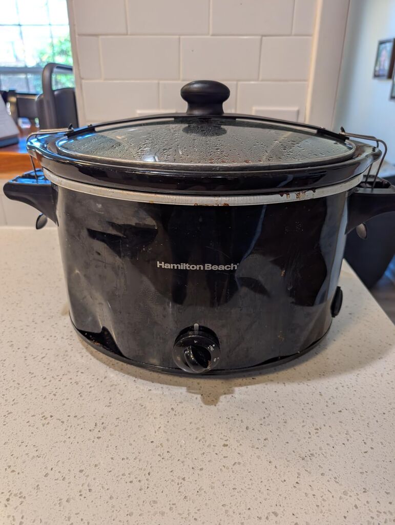 Hamilton Beach Slow Cooker, Extra Large 10 Quart, Stay or Go Portable With Lid Lock, Dishwasher Safe Crock, Black (33195) customer photo 1