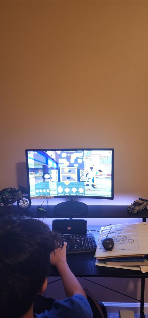 Sceptre Curved 24-inch Gaming Monitor 1080p R1500 98% sRGB HDMI x2 VGA Build-in Speakers, VESA Wall Mount Machine Black (C248W-1920RN Series) customer photo 2