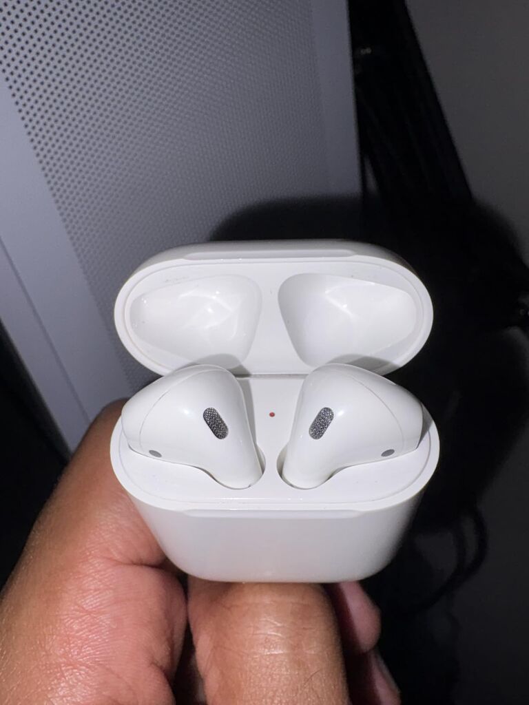 Apple AirPods 2 with Charging Case - White (Renewed) customer photo 1