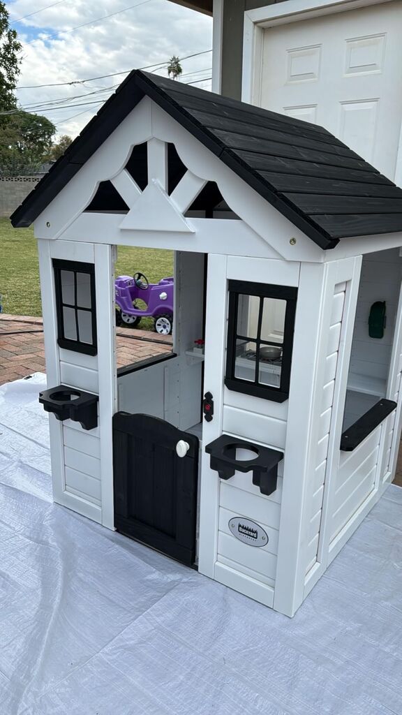 Backyard Discovery Sweetwater Cedar Wooden Kids Playhouse Cottage with Play Kitchen, Snack Bar, Half Door, Toy Phone, Windows, Flowerpot Holders, and Working Doorbell for Outdoor Imaginative Play customer photo 2