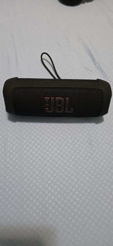 JBL Flip 6 - Portable Bluetooth Speaker, powerful sound and deep bass, IPX7 waterproof, 12 hours of playtime, JBL PartyBoost for multiple speaker pairing for home, outdoor and travel (Blue) customer photo 1