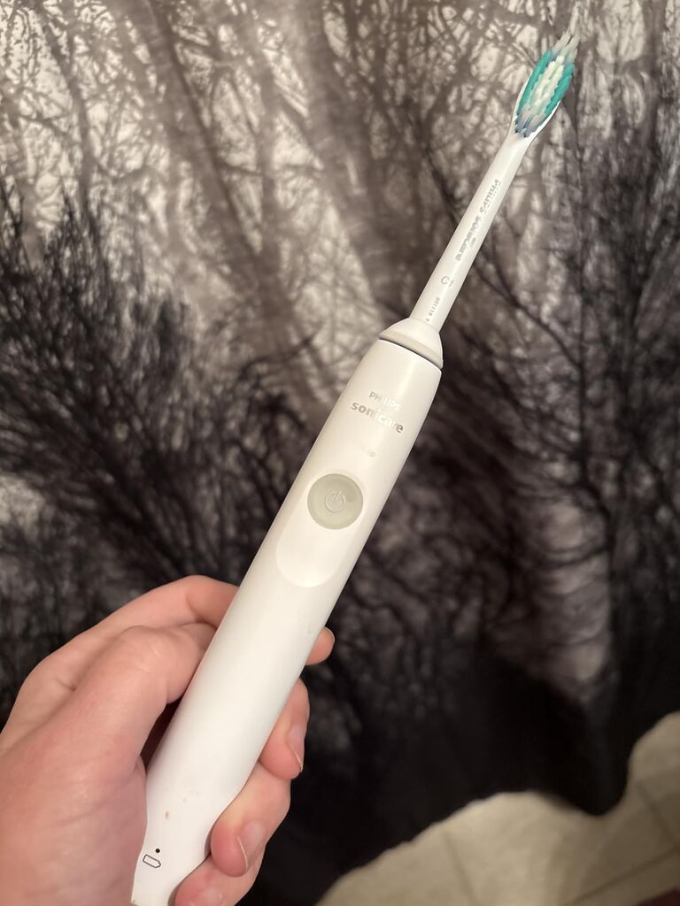 Philips Sonicare 1100 Series Electric Toothbrush - Sonic Toothbrush with Advanced Sonic Technology, EasyStart, Smartimer & Quadpacer, White, Model HX3641/02 customer photo 1