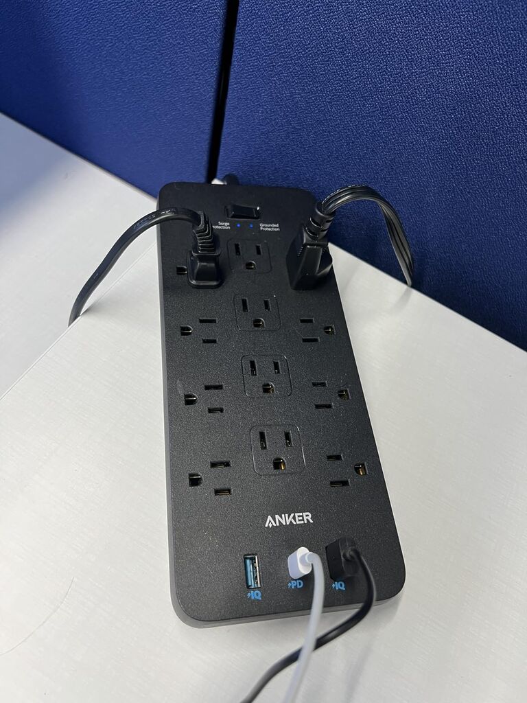 Anker Power Strip with 2100J Surge Protector, Outlet Extender, 20W, 12 AC customer photo 1