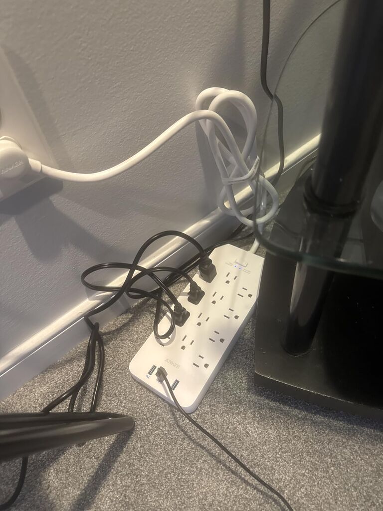 Anker Power Strip with 2100J Surge Protector, Outlet Extender, 20W, 12 AC customer photo 2
