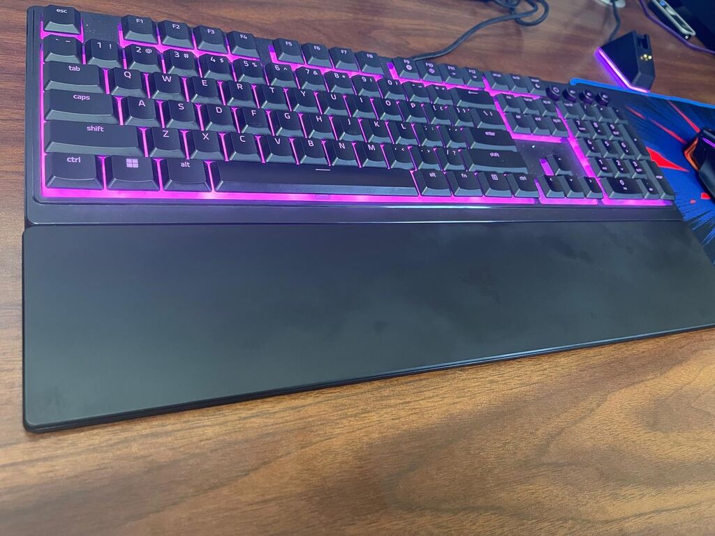 Razer Ornata V3 Gaming Keyboard: Low Profile Keys - Mecha Membrane Switches - UV Coated Keycaps - 10 Zone RGB Lighting - Spill Resistant customer photo 1