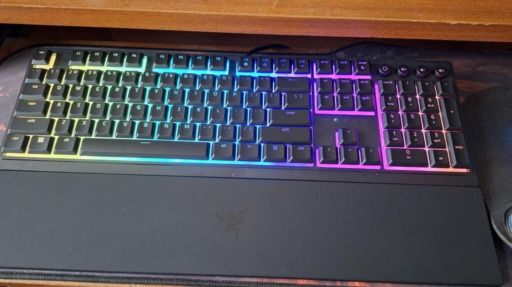 Razer Ornata V3 Gaming Keyboard: Low Profile Keys - Mecha Membrane Switches - UV Coated Keycaps - 10 Zone RGB Lighting - Spill Resistant customer photo 2