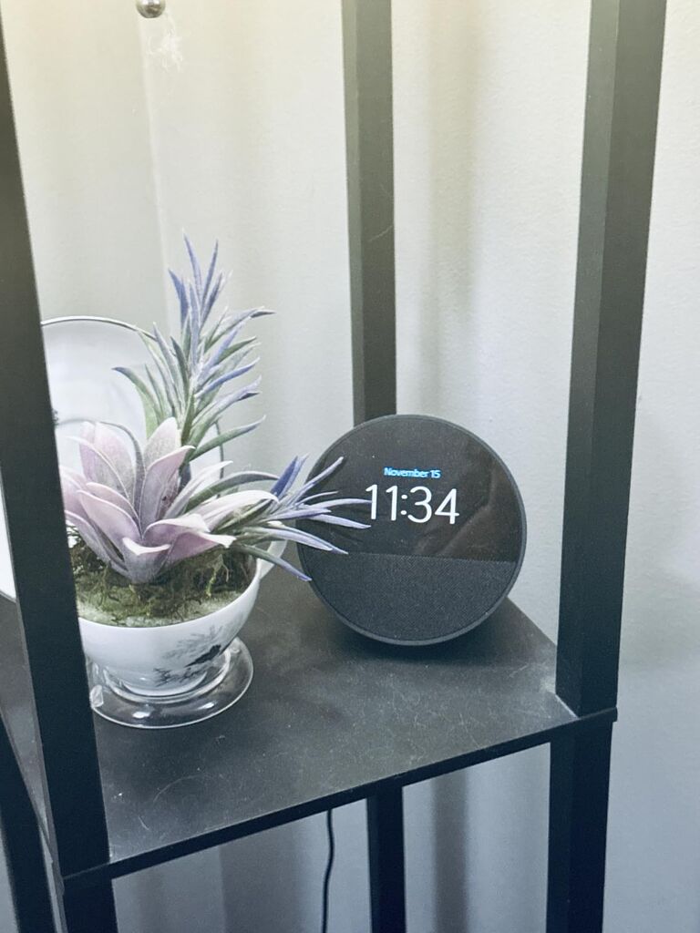 Amazon Echo Spot (newest model), Great for nightstands, offices and kitchens, Smart alarm clock, Designed for Alexa+, Black customer photo 1