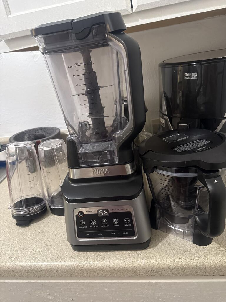 Ninja BN751 Professional Plus DUO Blender, 1400 Peak Watts, 3 Auto-IQ Programs for Smoothies, Frozen Drinks & Nutrient Extractions, 72-oz. Total Crushing Pitcher & (2) 24 oz. To-Go Cups, Black customer photo 1