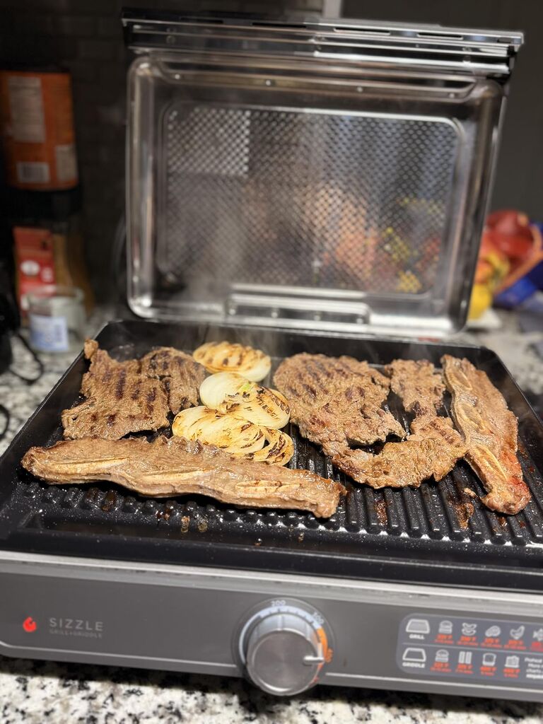 Ninja Griddle and Indoor Grill, 14'', Electric Grill, For Steak, Burgers, Salmon, Veggies, and More, Pancake Griddle, Nonstick, Dishwasher Safe, 500F, Even Cooking, Silver, GR101 customer photo 1