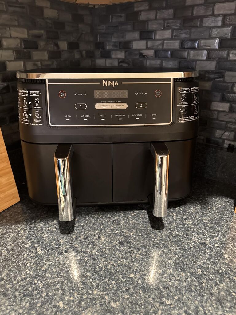Ninja Foodi Air Fryer | 6-in-1 with 10-QT DualZone Baskets | Smart Finish to Cook 2 Foods at Once | Air Fry, Broil, Roast, Dehydrate, Keep Warm & Bake | 450° F |XL Capacity | Black | DZ302 customer photo 1