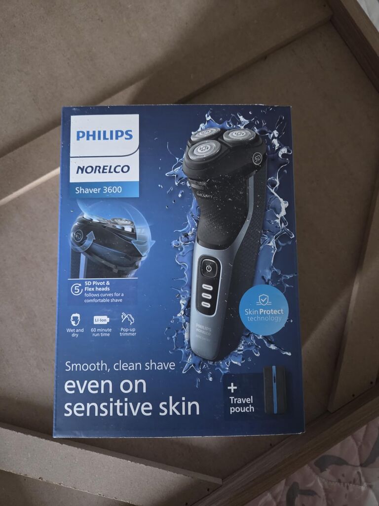 Philips Norelco 3900 Electric Shaver, Storm Blue customer photo 1