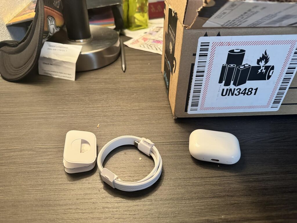Apple AirPods Pro (2nd generation) with MagSafe Charging Case (USB-C) (Renewed) customer photo 1