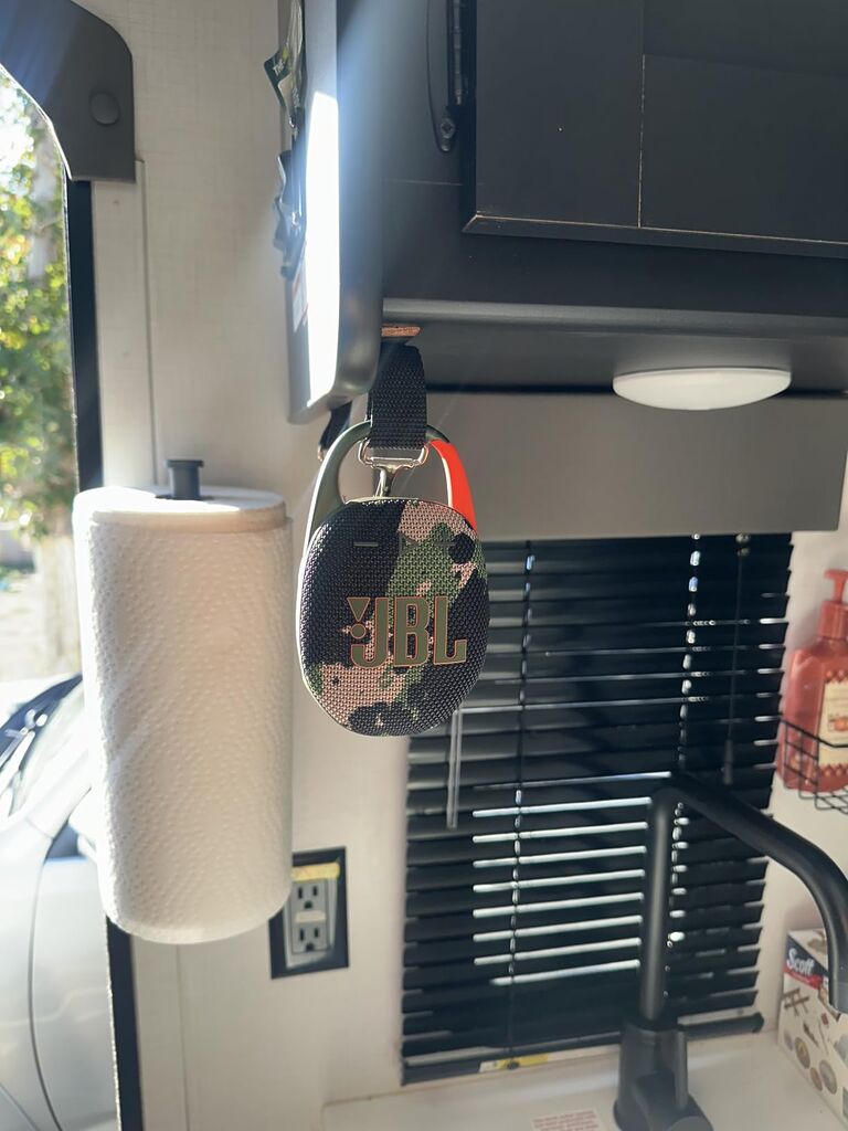 JBL Clip 5 - Ultra-Portable, Waterproof & Dustproof Bluetooth Speaker, Big JBL Pro Sound with Punchy bass, Integrated Carabiner, Up to 12 Hours of Play, Made in Part with Recycled Materials (Black) customer photo 2