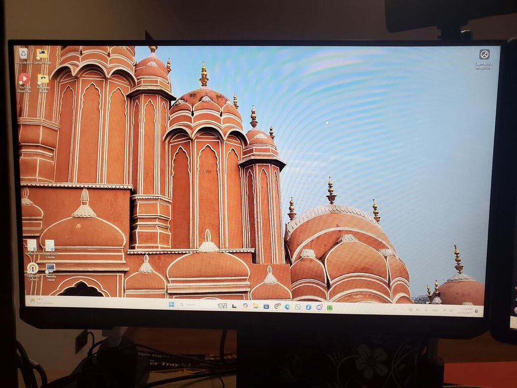 Samsung 24-Inch Odyssey G3 (G30D) Series FHD Gaming Monitor, 1ms, 180Hz, AMD FreeSync, Adjustable Stand customer photo 1