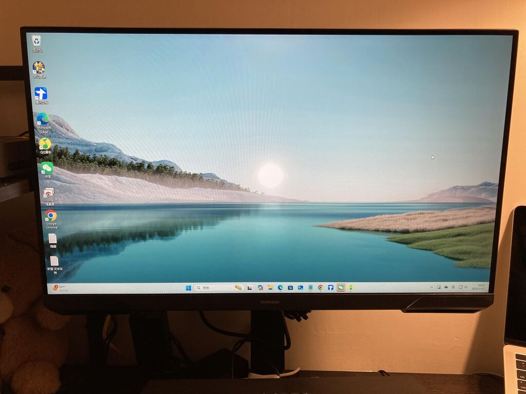 Samsung 24-Inch Odyssey G3 (G30D) Series FHD Gaming Monitor, 1ms, 180Hz, AMD FreeSync, Adjustable Stand customer photo 2