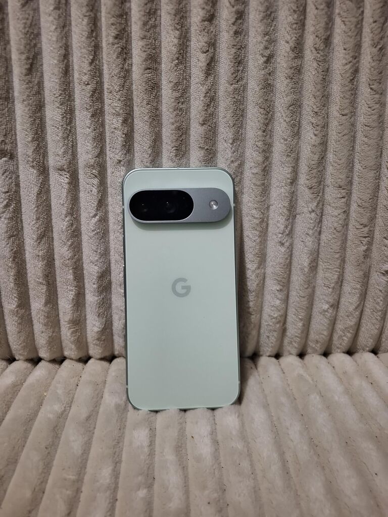 Google Pixel 9 - Unlocked Android Smartphone with Gemini, 24-Hour Battery, Advanced Camera - Obsidian 128GB customer photo 2