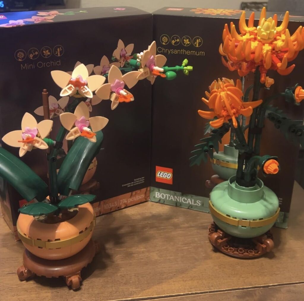 LEGO Botanicals Mini Orchid Building Set - Artificial, Fake Orchid for Home Decor, Adults Ages 18+ - Gift for Birthdays - Indoor Plant Decorations for Table, Desk, Office - 10343 customer photo 1