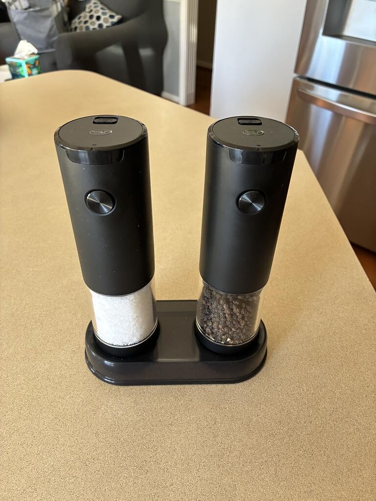Electric Salt and Pepper Grinder Set Automatic Battery Pepper Mill Shakers Adjustable Coarseness Upgraded Larger Capacity with Led Home and Kitchen Appliances White Elephant Gifts for Women Men customer photo 1