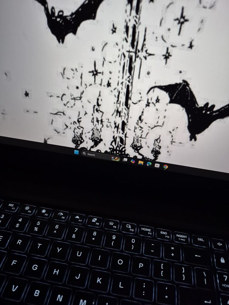 Alienware 16 Aurora Laptop AC16250-16-inch 16:10 WQXGA Display, Intel Core 7-240H Series 2, 16GB DDR5 RAM, 1TB SSD, NVIDIA GeForce RTX 5060 8GB GDDR7, Windows 11 Home, Onsite Service - Blue customer photo 1