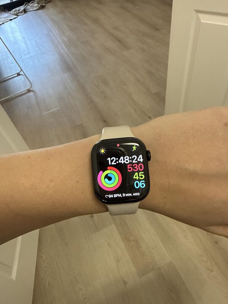 Apple Watch Series 11 [GPS 42mm] Smartwatch with Rose Gold Aluminum Case with Light Blush Sport Band - S/M. Sleep Score, Fitness Tracker, Health Monitoring, Always-On Display, Water Resistant customer photo 2