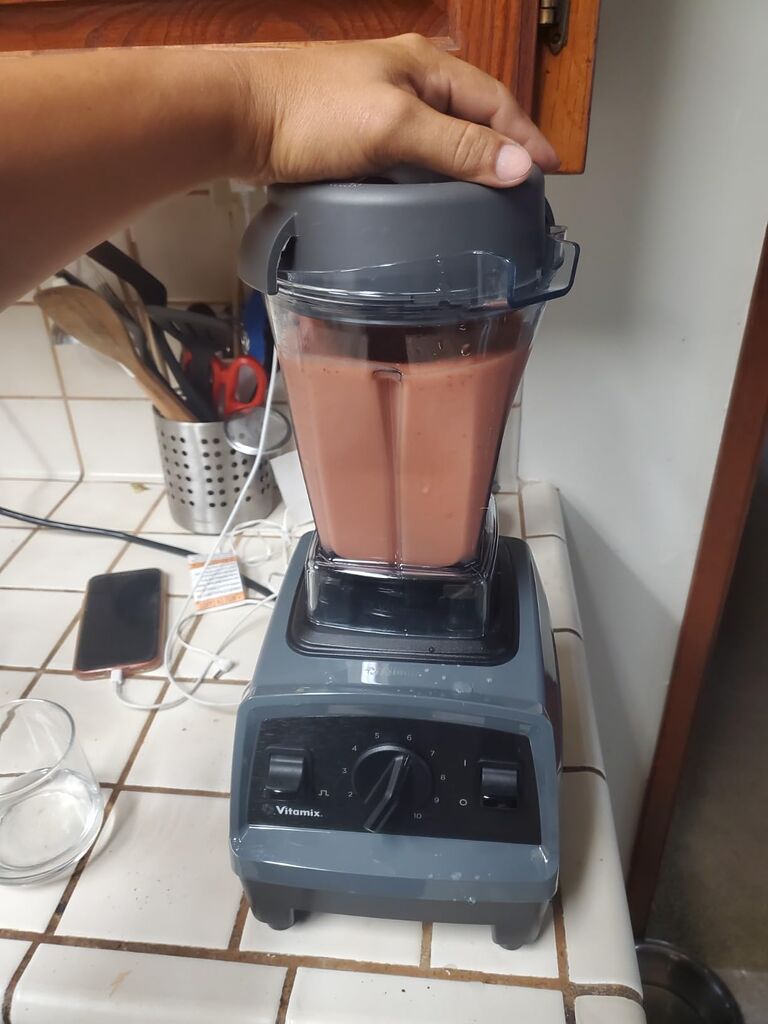Vitamix Explorian E310 Blender, Professional-Grade Kitchen Blender for Smoothies, Soups, Juices and More, 10-Speed, Stainless Steel Blades, Self-Cleaning Kitchen Appliance, 48 Oz Container, Black customer photo 2