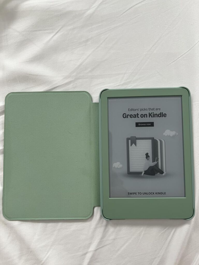 Amazon Kindle 16 GB (newest model) - Lightest and most compact Kindle, now with faster page turns, and higher contrast ratio, for an enhanced reading experience - Black customer photo 2