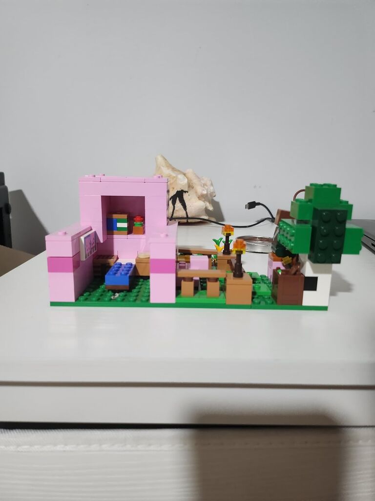 LEGO Minecraft The Baby Pig House Toy Figures and Playset - Building Minecraft Toy for Kids, Boys and Girls, Ages 7+ - Gift for Birthdays - with 2 Minifigures for Pretend Play - 21268 customer photo 1