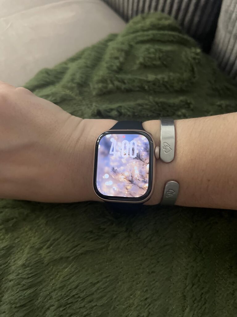 Apple Watch Series 11 [GPS 42mm] Smartwatch with Rose Gold Aluminum Case with Light Blush Sport Band - S/M. Sleep Score, Fitness Tracker, Health Monitoring, Always-On Display, Water Resistant customer photo 1