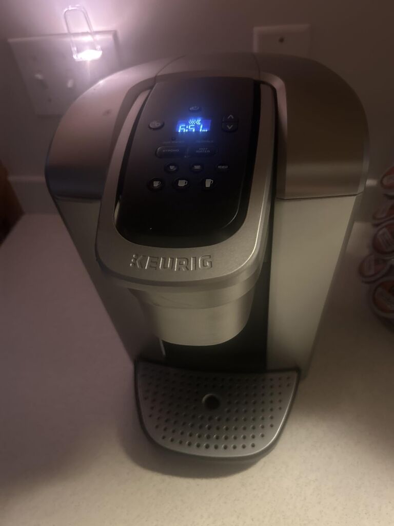 Keurig K-Elite Single Serve K-Cup Pod Coffee Maker, with Strength and Temperature Control, Iced Coffee Capability, 8 to 12oz Brew Size, Programmable, Brushed Silver customer photo 2