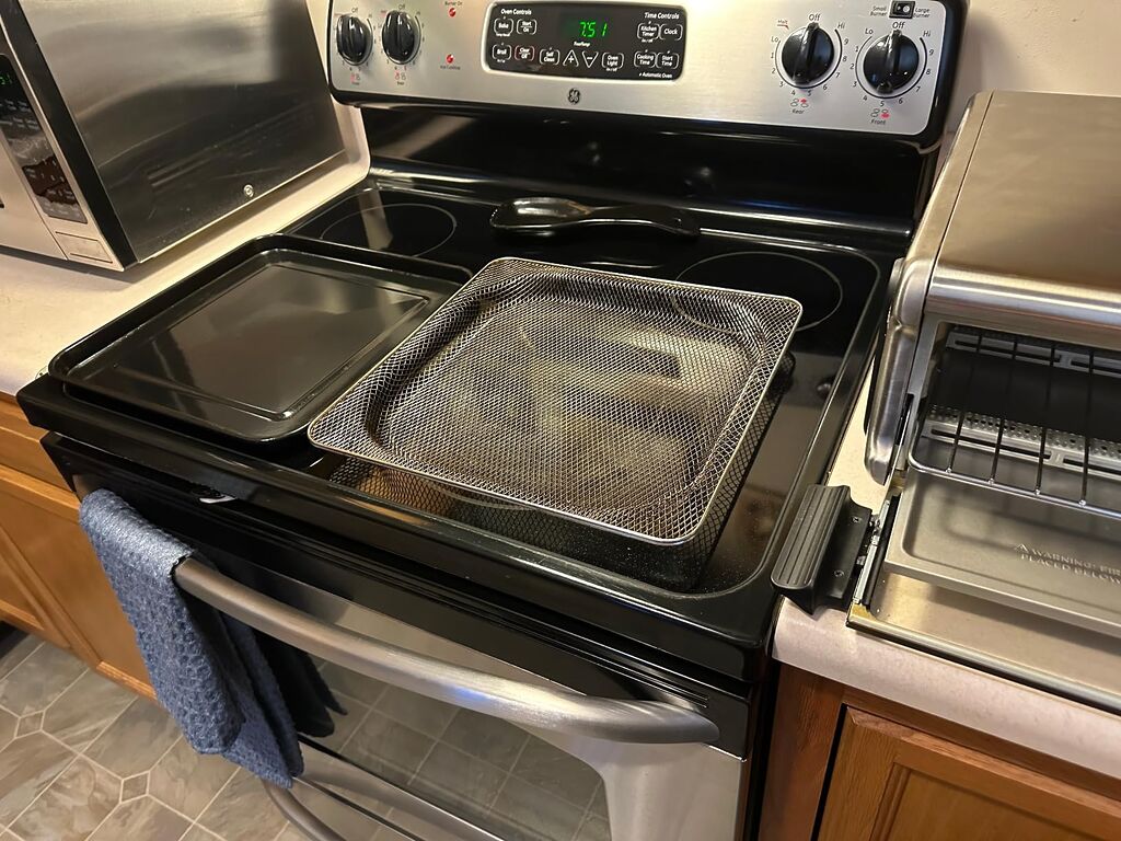 Ninja Digital Air Fryer & Toaster Oven SP101 8-in-1 with Flip-Up Design customer photo 2